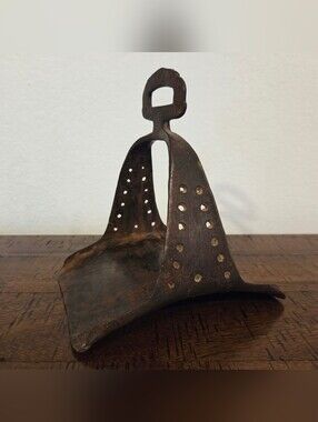 ANTIQUE WROUGHT IRON STIRRUP BLACKSMITH HAND FORGED